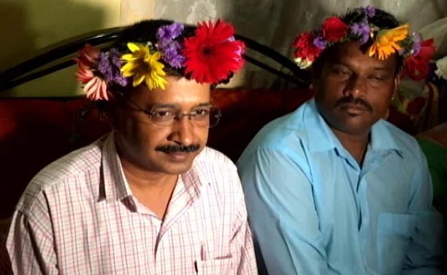 Kejriwal Wore Flowers On His Head And Twitter Went All Mad