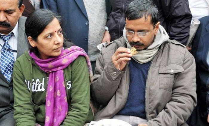 Arvind Kejriwal's Wife Has Been Granted VRS From IRS After 22 Years Of Service