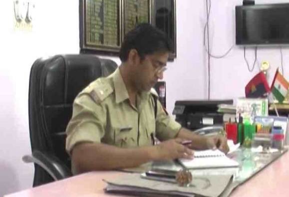 Here's How This Rampur SP Rescued A Woman From A Bus Before She Was Assaulted!