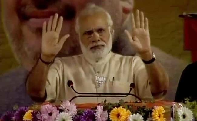 Narendra Modi Pauses His Speech For An 'Azaan' In West Bengal