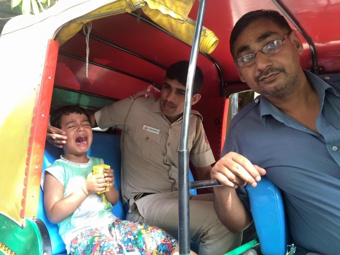 Delhi Cop And Auto Driver Help A Child Reunite With His Parents!