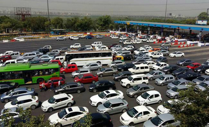 Jam Packed Roads In And Around Delhi Due To The Ban On Diesel Cabs