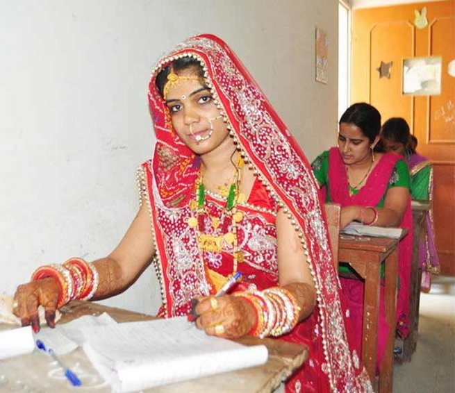 More Power To You: Rajasthani Bride Writes Exam On Her Wedding Day While The Husband Patiently Waits
