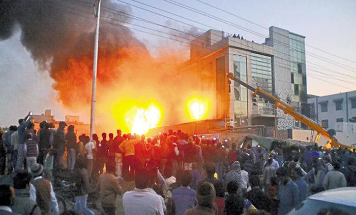 Major Fire In A Factory Located In Sahibabad District, 12 People Killed In The Blaze