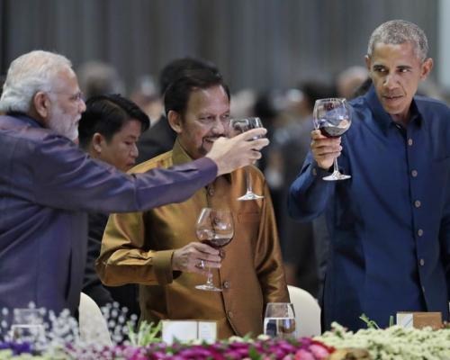 Check Out: Modi And Obama Bromancing At Laos