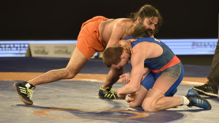Baba Ramdev Beats  Olympic Wrestler Andrey Stadnik, Proves 'Power Of Yoga'