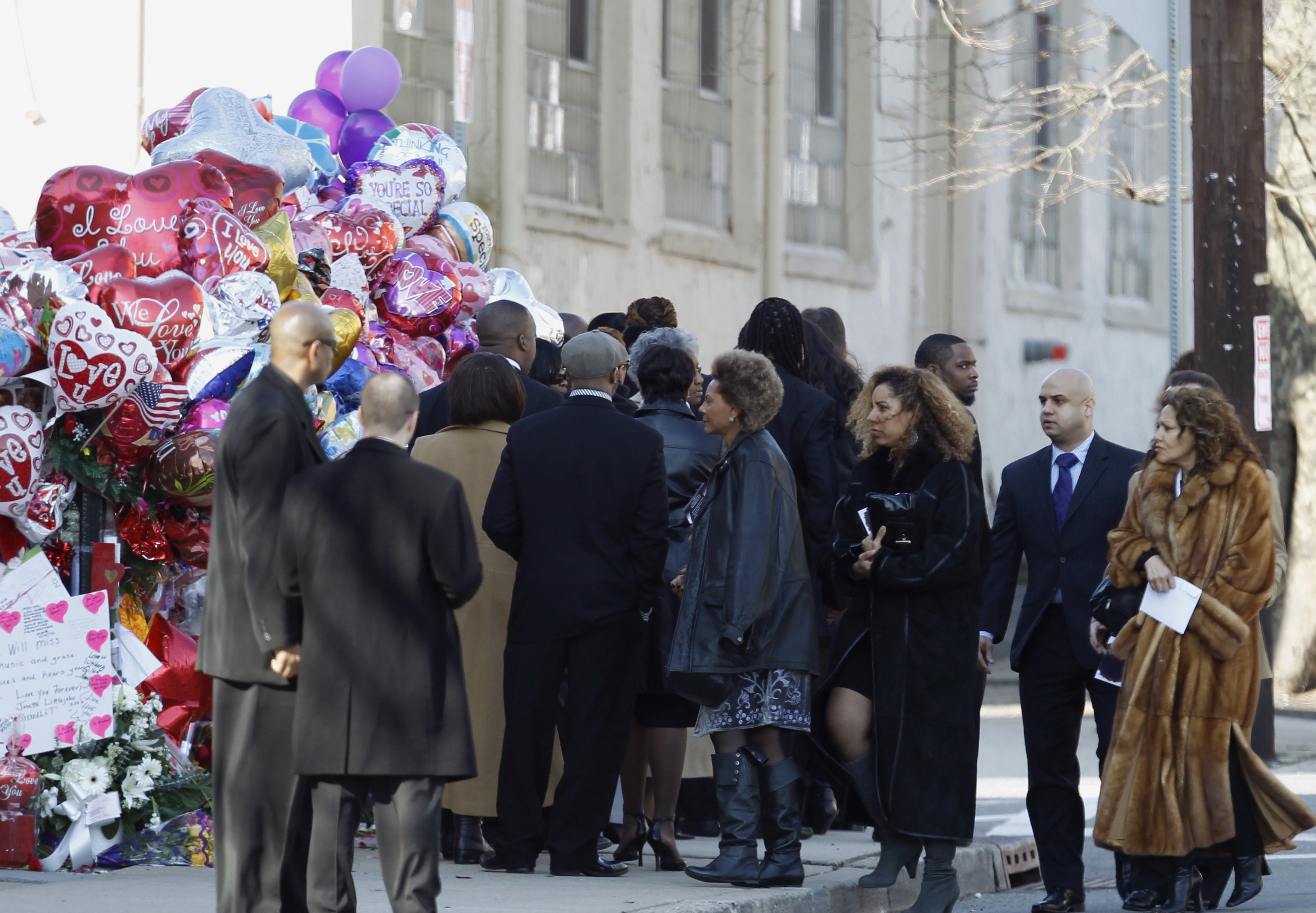 Pix Whitney Houstons Funeral 6101