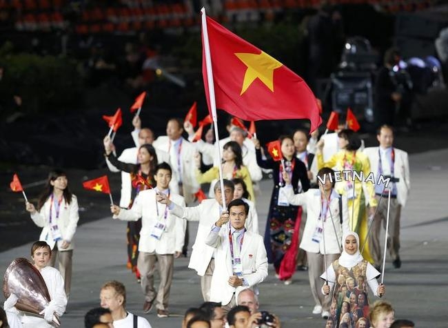 Opening Ceremony: Flag bearers