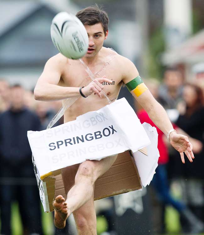 OMG, hes naked: Pro rugby player DuPlessis Kirifi | OMG.BLOG