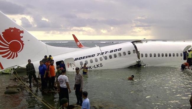 PHOTOS: Plane Crashes into Sea in Bali