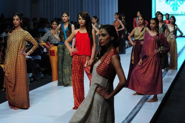 Pakistani Models Sizzle On The Ramp