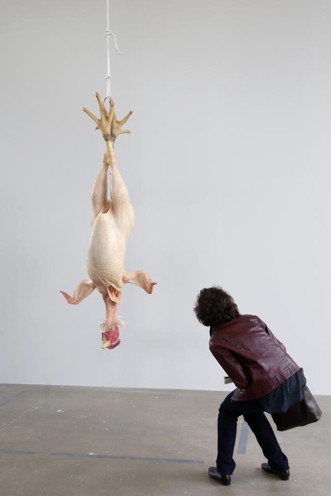 OMG PICS Ron Mueck's Bizarre Exhibition