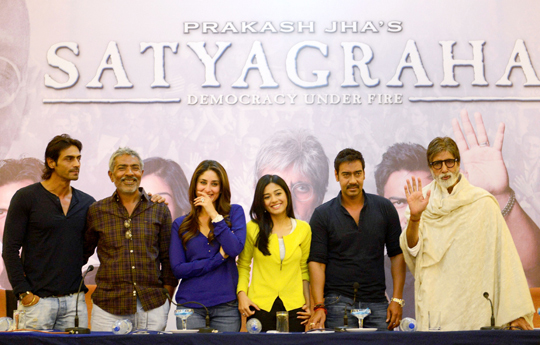 Big B, Kareena At Satyagraha Press Meet