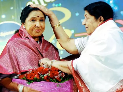 Asha Bhosle, Lata Mangeshkar