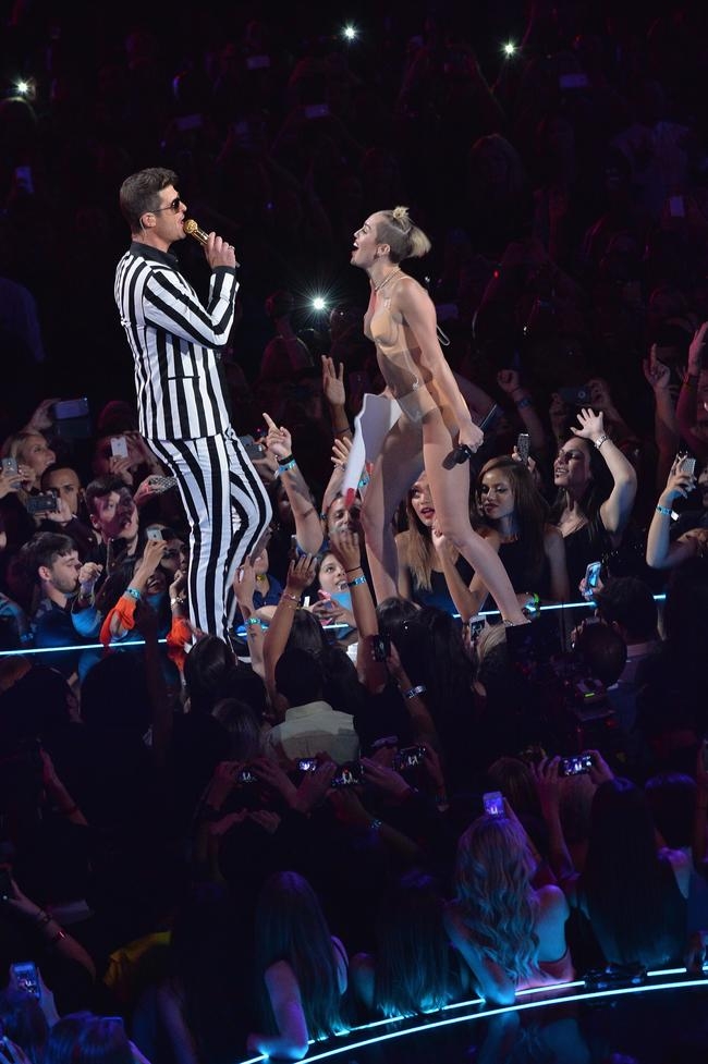 Wtf Miley Cyrus At Mtv Vmas 6220