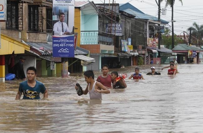 Crazy Pics: Rains Submerge Philippines