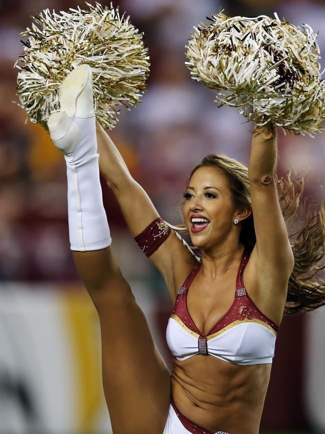 WASHINGTON REDSKINS CHEERLEADER - BEAUTIFUL KICK !!