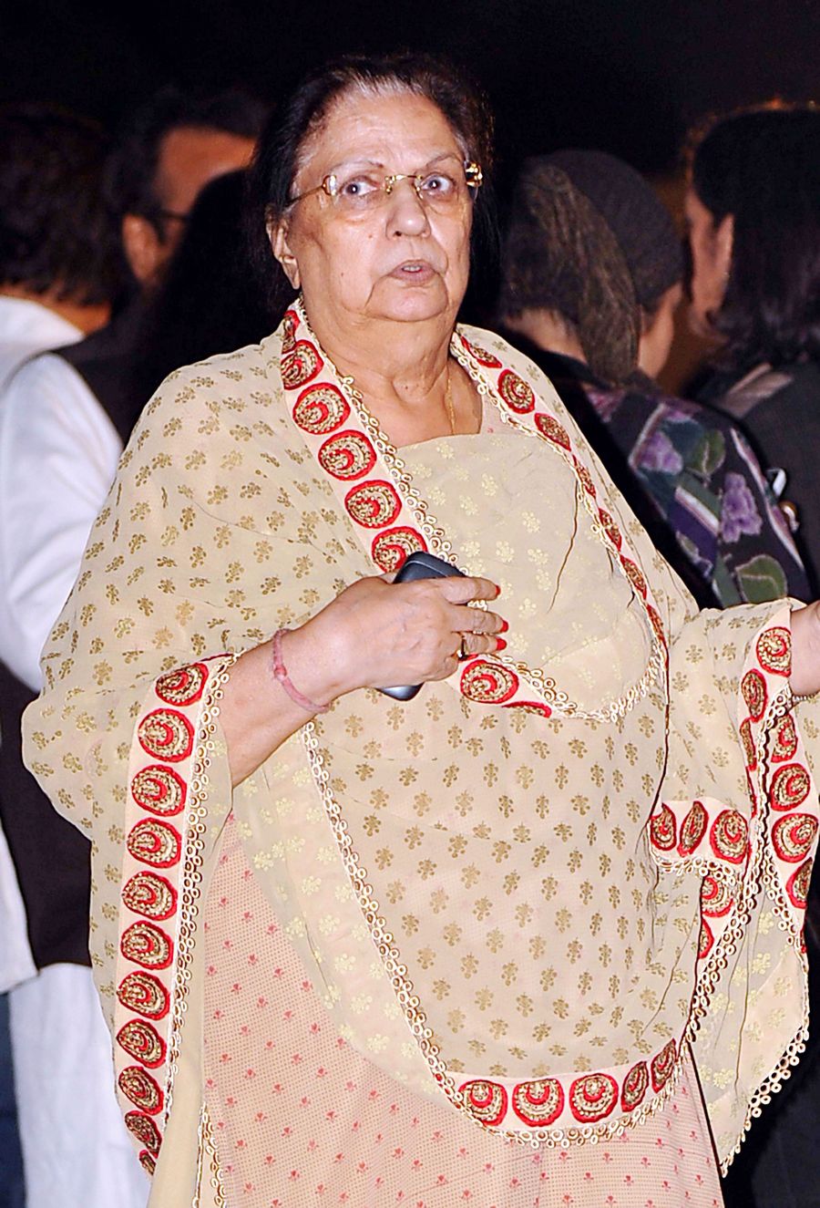 photos-bollywood-at-farooq-sheikh-s-funeral