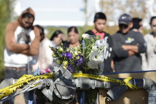 Поле уокере похороны фото Tributes Paid To Walker At Accident Site