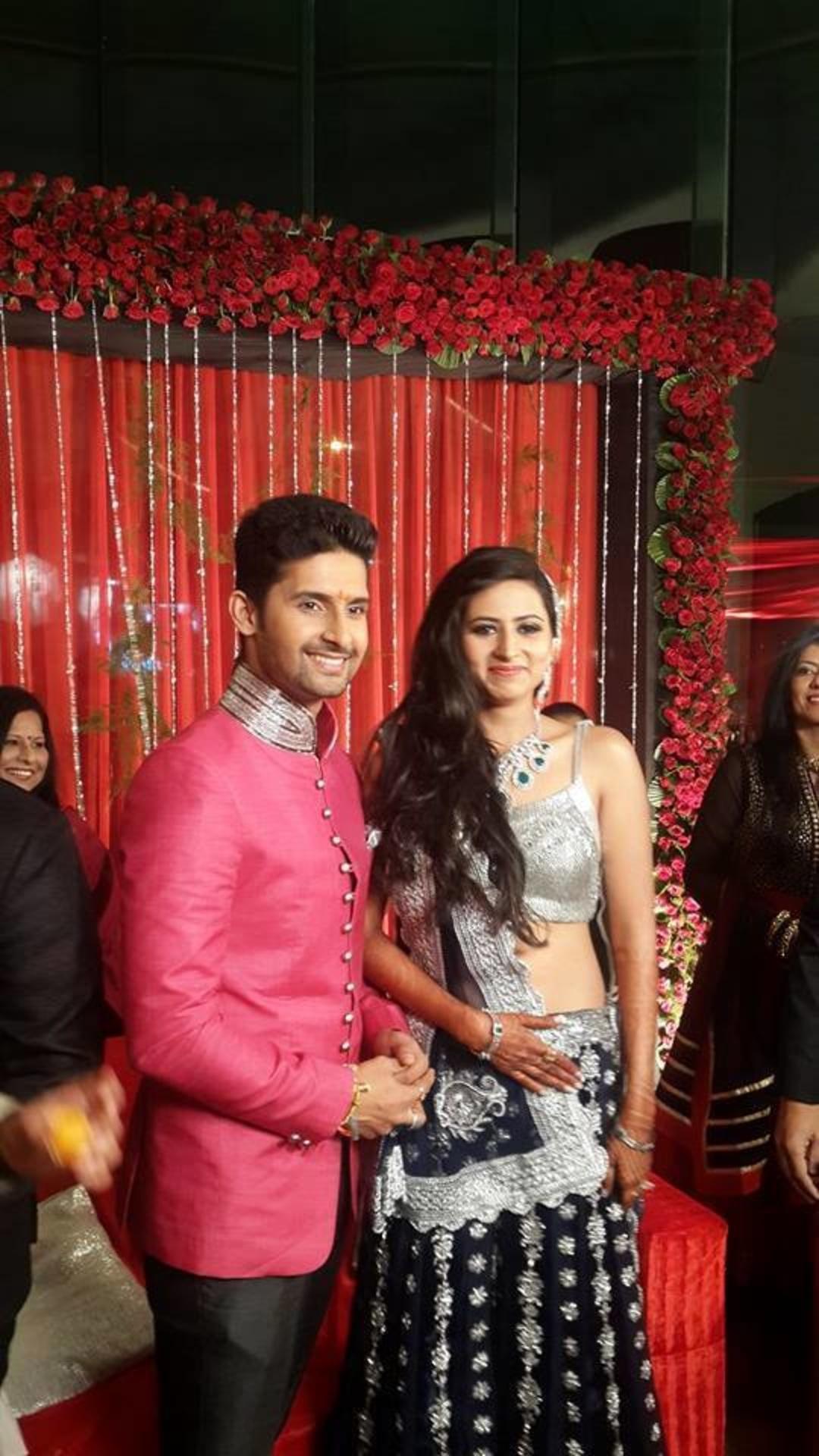 Sargun Mehta Wedding Photo / Sargun Mehta And Ravi Dubey Wedding