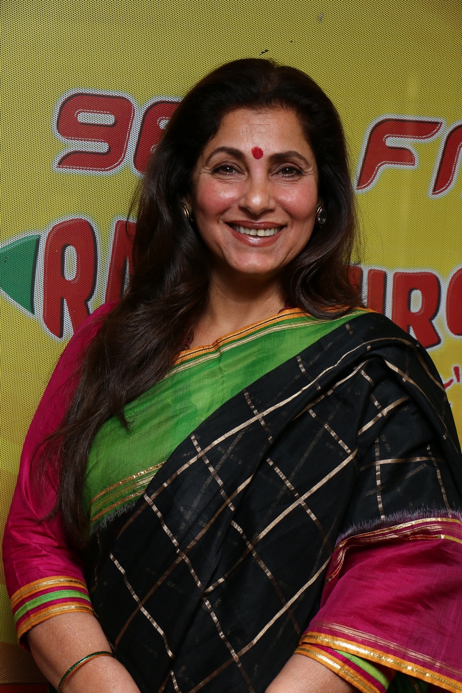 Dimple Kapadia Turns RJ For Mirchi