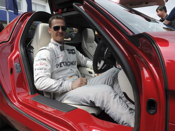 F1 Drivers sit in car