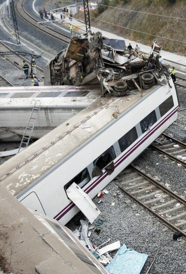 Train Derails In Spain: SHOCKING Photos