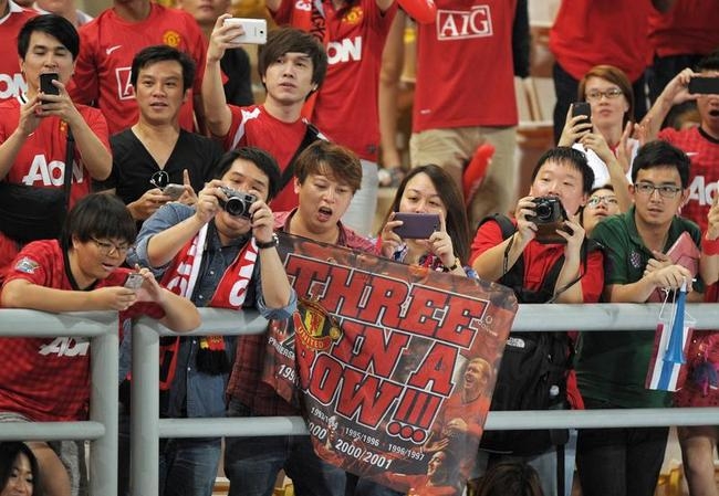 PICS: Fans Root for Manchester United