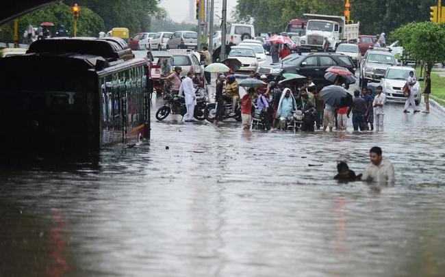 Heavy Rains Choke Delhi: PHOTOS