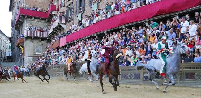 PICS: Palio di Siena Race Festival