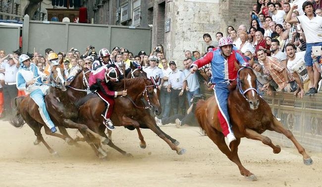 PICS: Palio di Siena Race Festival