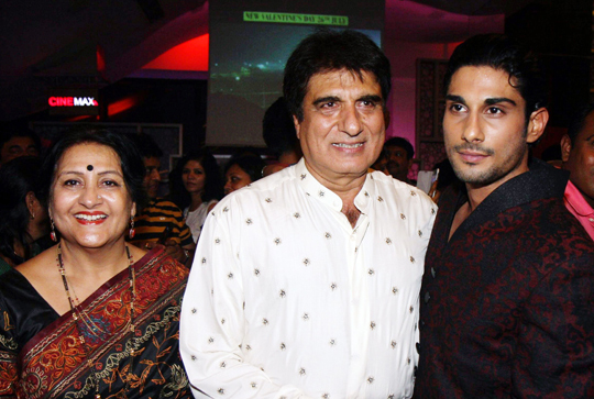 Prateik Babbar with parents Raj and Nadira