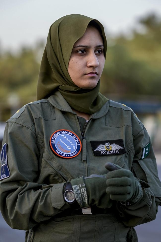 Pak Fighter Pilot Wins Battle of Sexes