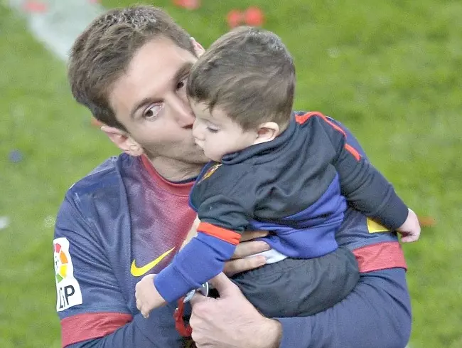 PICS: Barcelona Celebrate La Liga Title with Kids
