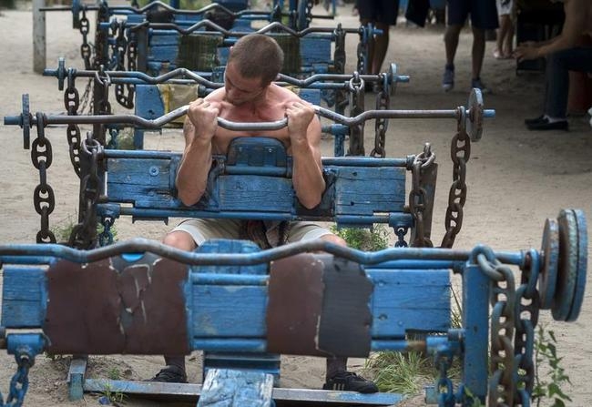 Makeshift Gym in Ukraine