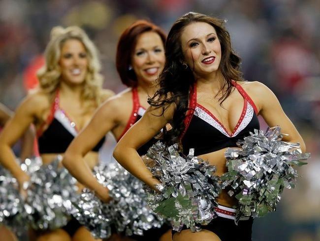 3,744 Atlanta Falcons Cheerleaders Stock Photos, High-Res Pictures, and  Images - Getty Images