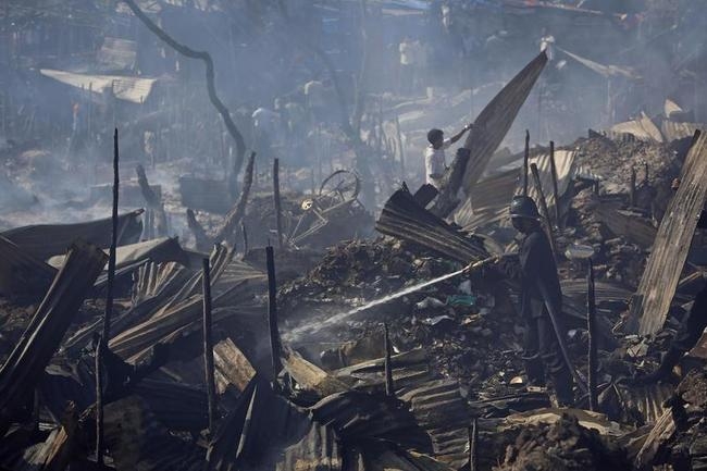 Massive Fire in Mumbai Slum: PICS