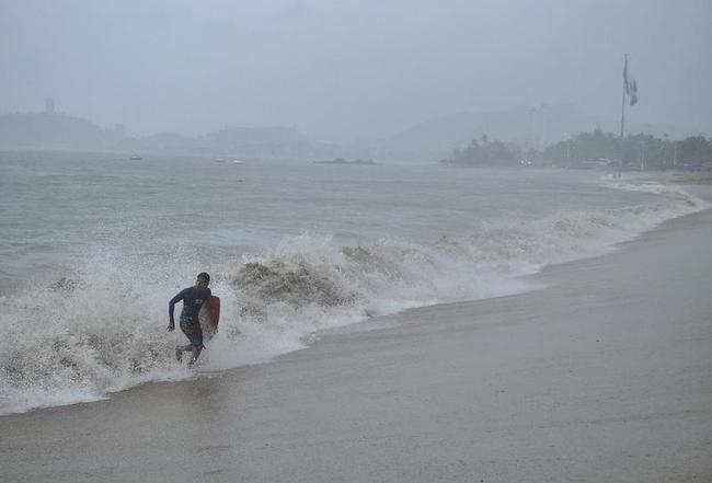 Hurricane Raymond Threatens Mexico: PICS