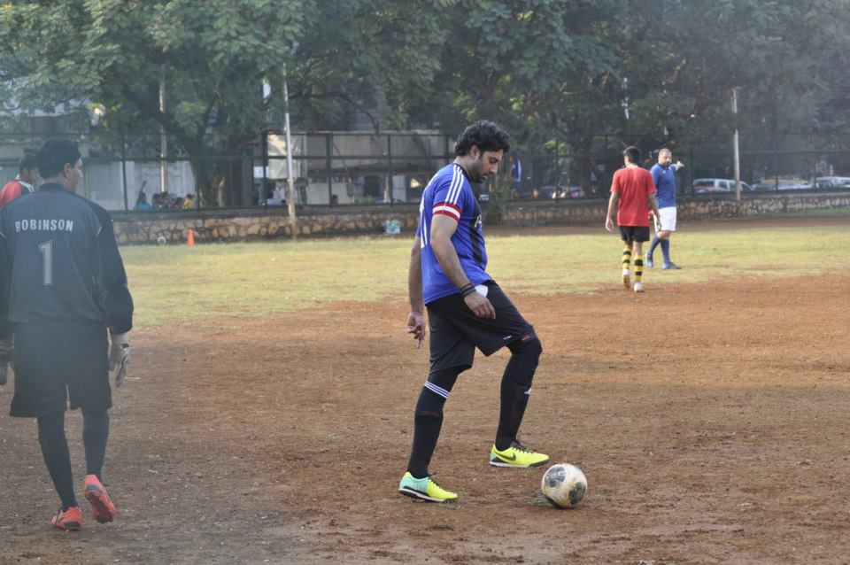 Ranbir, Abhishek, Aditya Play Football