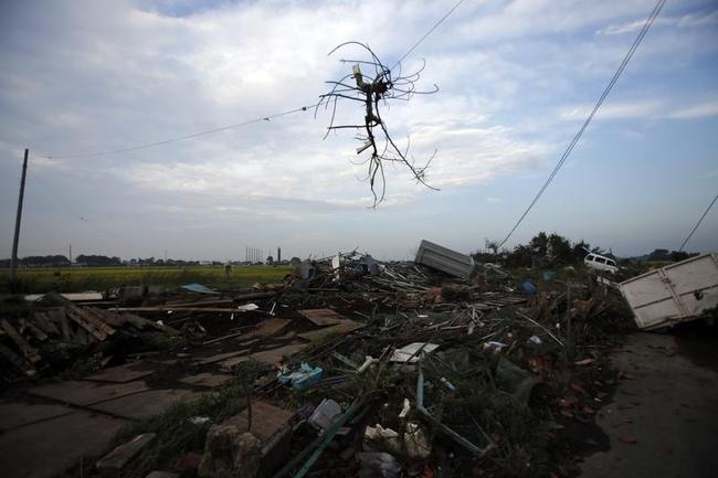 devastating-tornado-rips-through-japan