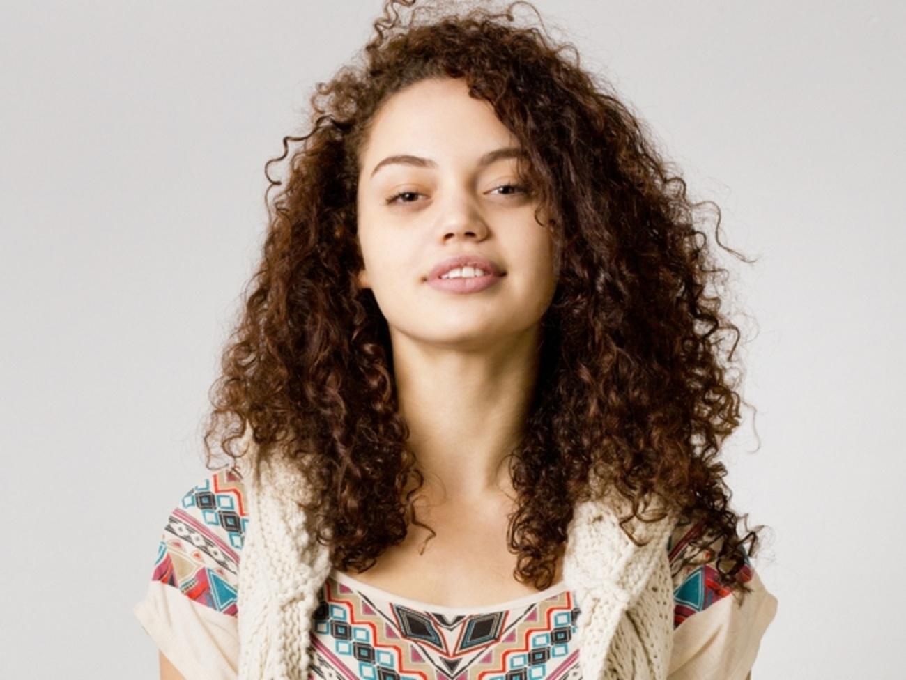 Tips To Curl Up Your Luscious Locks Tips To Curl Up Your Luscious Locks