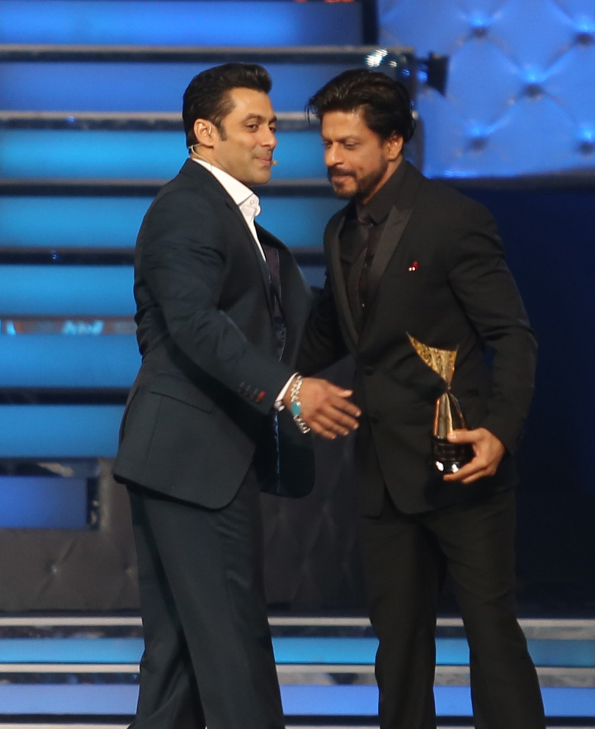 Salman Khan Hugs Shah Rukh Khan On Stage