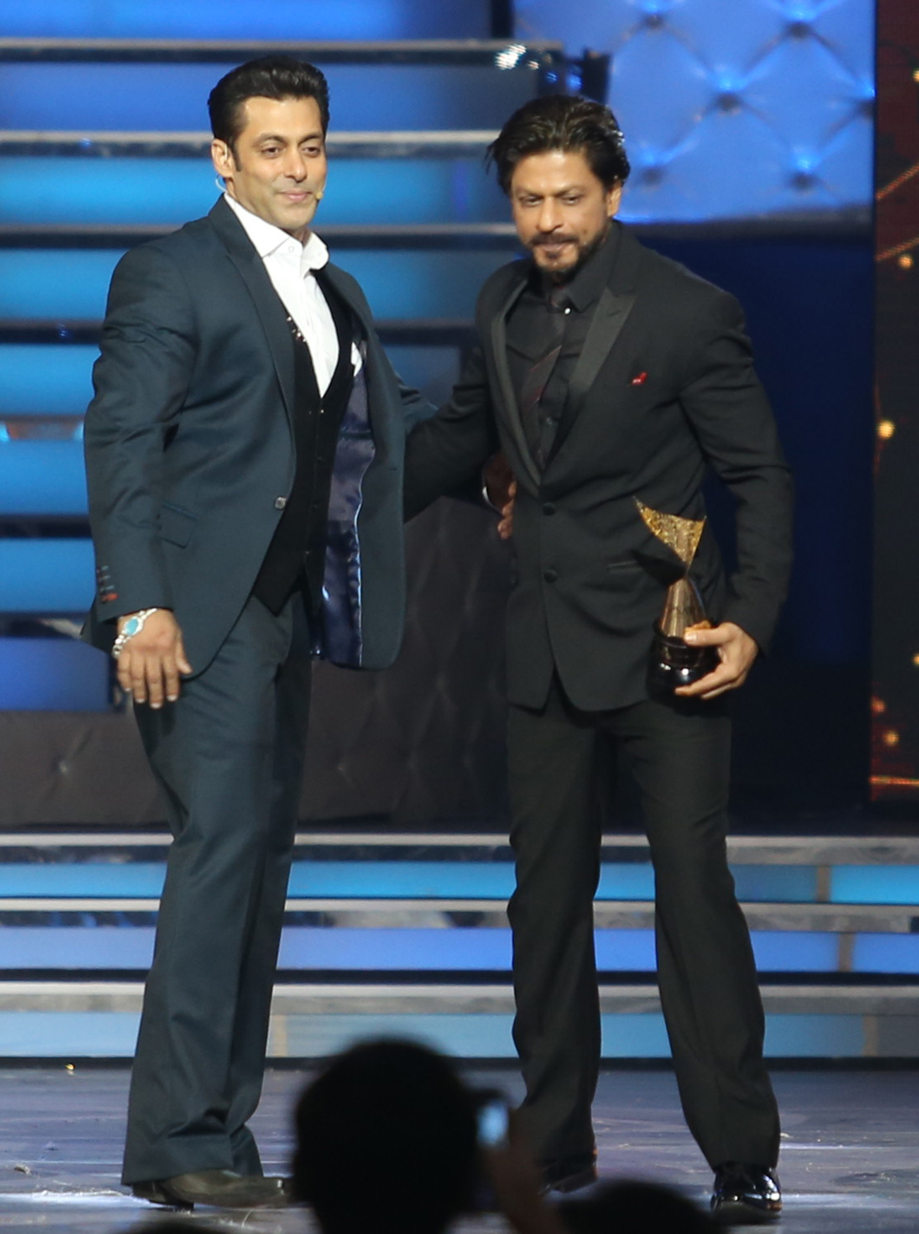 Salman Khan Hugs Shah Rukh Khan On Stage