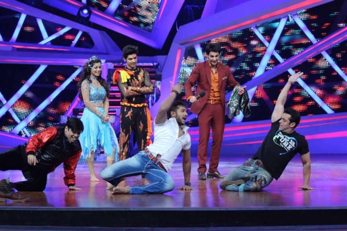 Salman Shows Off Signature Dance Moves I auditioned for a dance class yesterday, wanted to do ballroom dancing but the teacher said i would be better suited to exotic dancing? indiatimes com