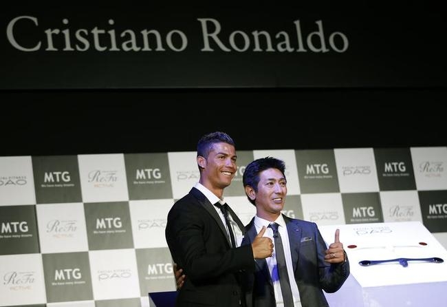Real Madrid's soccer player Ronaldo poses with MTG Co. President and CEO Matsushita in Tokyo Real Madrid's soccer player Ronaldo poses with MTG Co. President and CEO Matsushita in Tokyo