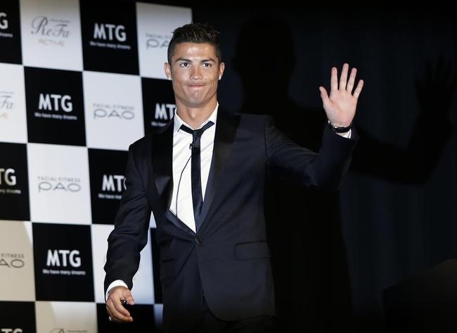 Real Madrid's Ronaldo waves upon arriving for a promotional event in Tokyo Real Madrid's Ronaldo waves upon arriving for a promotional event in Tokyo
