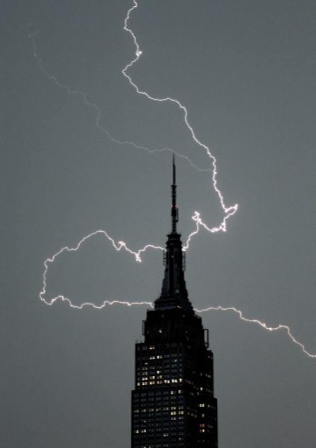 Lightning Strikes NYC Spectacular PICS