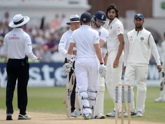 India have an overall lead of 128 with seven wickets in hand at the end of the fourth day's play against England.