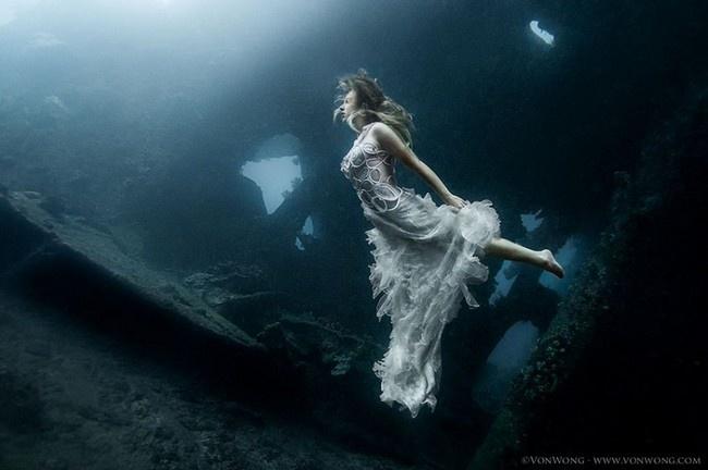 underwater fashion photography lighting