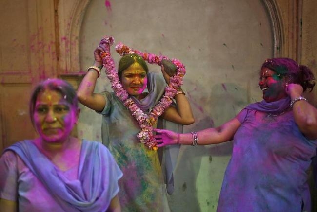 vrindavan widows play holi